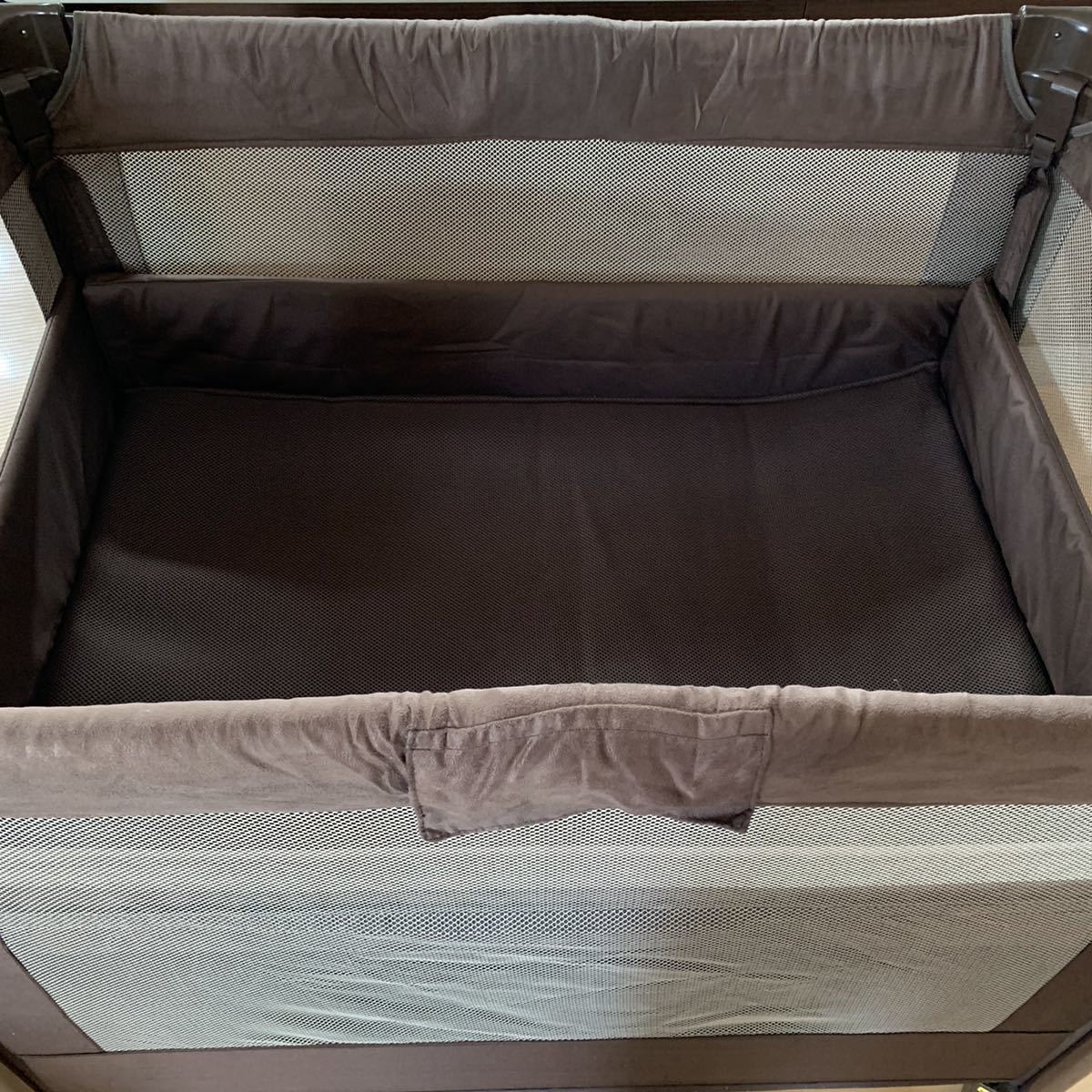 ② 【美品】 アップリカ ココネル エアー プラス ラクラク移動 Aprica コンパクトに収納 ベビーベッド プレイヤードにも！ ベビーサークル