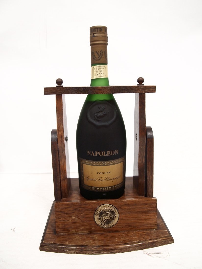 飲料・酒 未開封 レミー・マルタン ナポレオン コニャック 木製台座付き