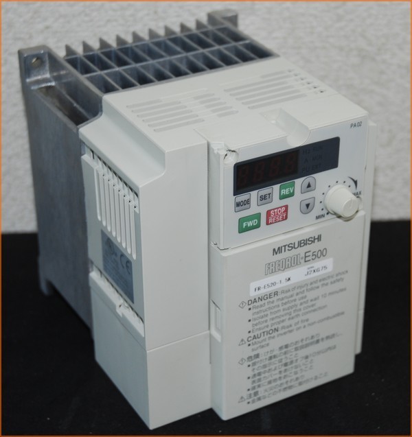 ☆開封品 在庫品 【三菱電機 / MITSUBISHI インバータ FR-E520-1.5K 】FREQROL-E500シリーズ J11054FA