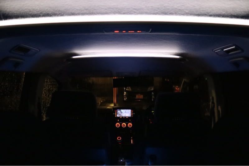 デリカD5 ヘッドライニングガーニッシュ ブルーLED mz590894.jpg