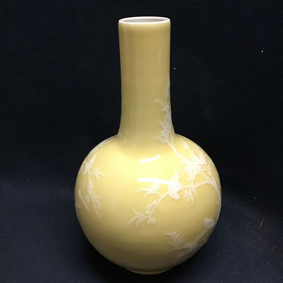 景徳鎮 作品を知る 青白磁 景徳鎮窯 中国陶磁器 手描き花瓶 .: 明人物