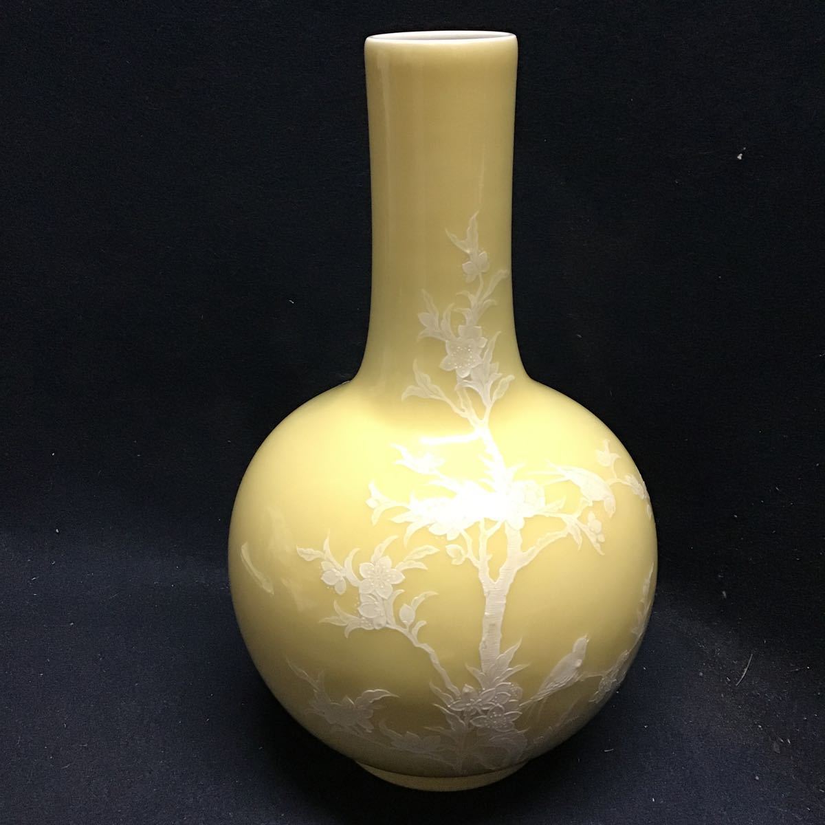 景徳鎮 作品を知る 青白磁 景徳鎮窯 中国陶磁器 手描き花瓶 .: 明人物