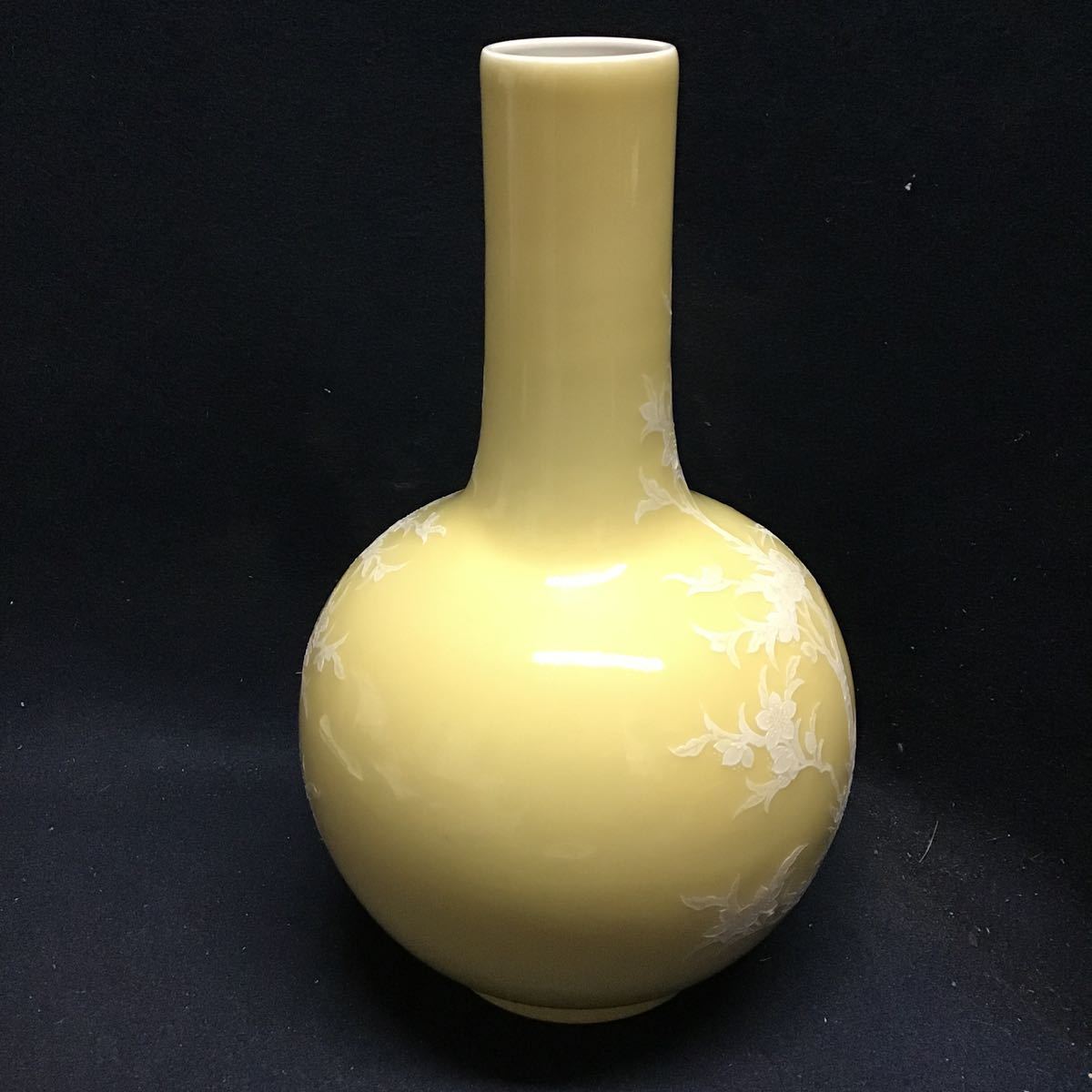 景徳鎮 作品を知る 青白磁 景徳鎮窯 中国陶磁器 手描き花瓶 .: 明人物