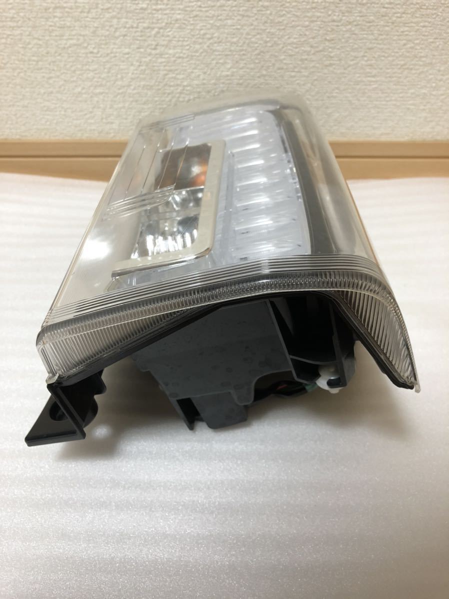 ☆タントカスタム LA600S 後期 純正 テールランプ 右 TOKAIDENSO 20516