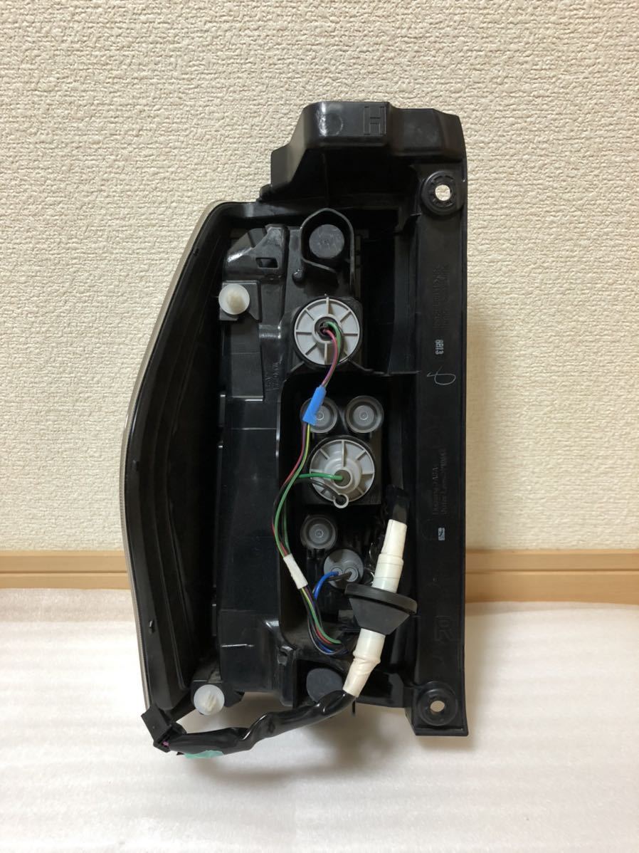 ☆タントカスタム LA600S 後期 純正 テールランプ 右 TOKAIDENSO 20516