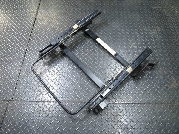 【C】RECARO レカロ 底止め シートレール 右/運転席側 BP5 BPE BL5 BLE レガシィ