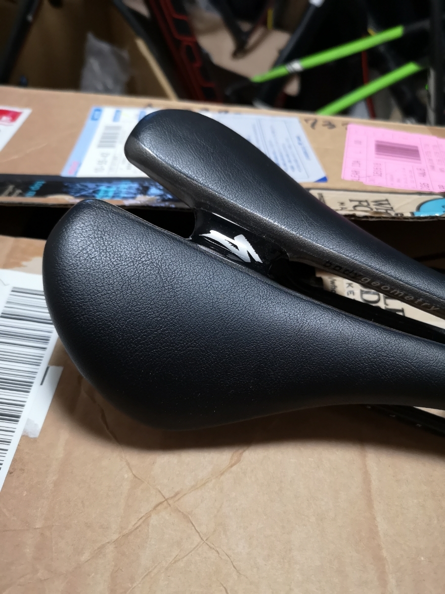 SPECIALIZED ROMIN サドル スペシャライズド EVO 143mm PRO ローミン JI382 S-WORKS &frasl; 黒 「スペシャライズド」 白 JT773 cycle