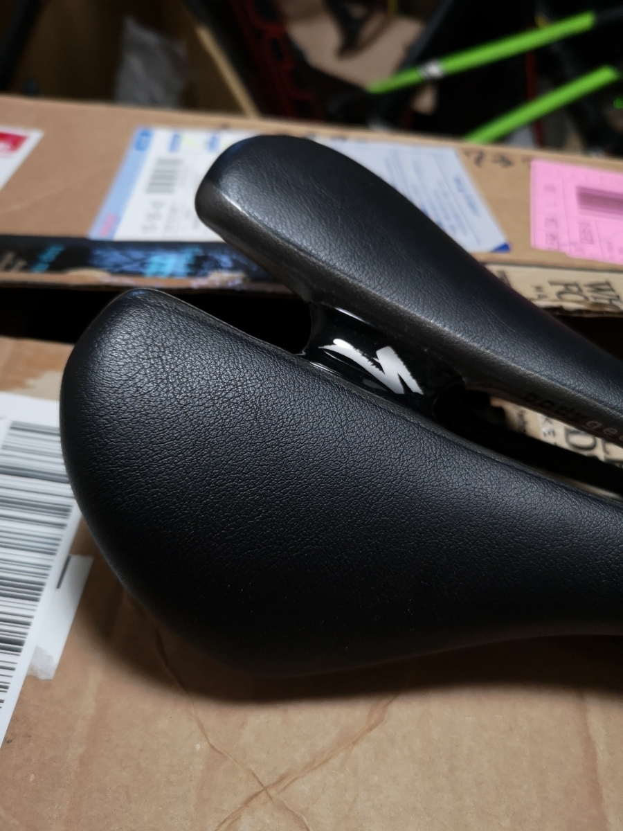 SPECIALIZED ROMIN サドル スペシャライズド EVO 143mm PRO ローミン JI382 S-WORKS &frasl; 黒 「スペシャライズド」 白 JT773 cycle