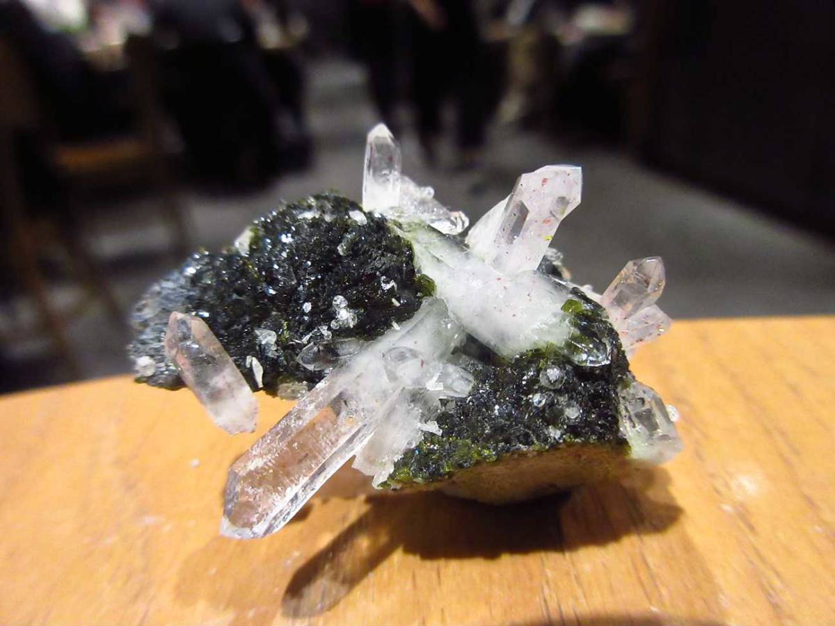 外国産鉱物標本 ナミビア産 クォーツ(水晶) / エピドート(緑廉石 