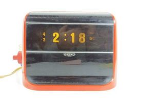 セイコー パタパタ 時計のYahoo!オークション(旧ヤフオク!)の相場