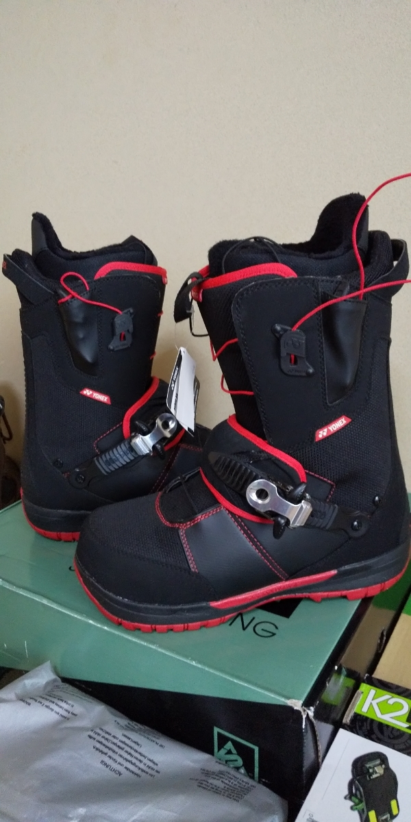 美品！16-17 ヨネックス アキュブレード YONEX AERIO AB / BTAEAB15