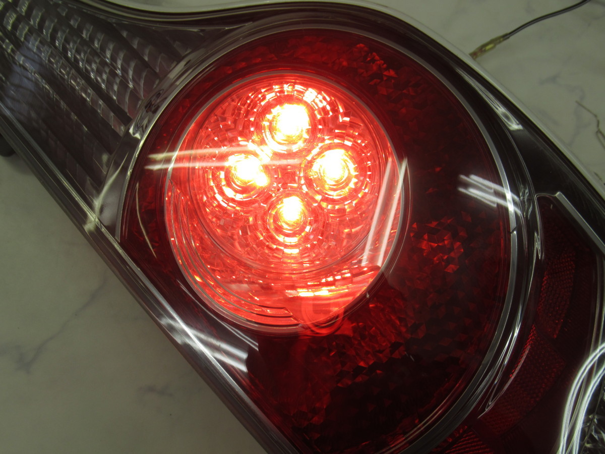 トヨタNHP10アクア前期純正LEDテールランプ(STANLEY 52-252)＋純正
