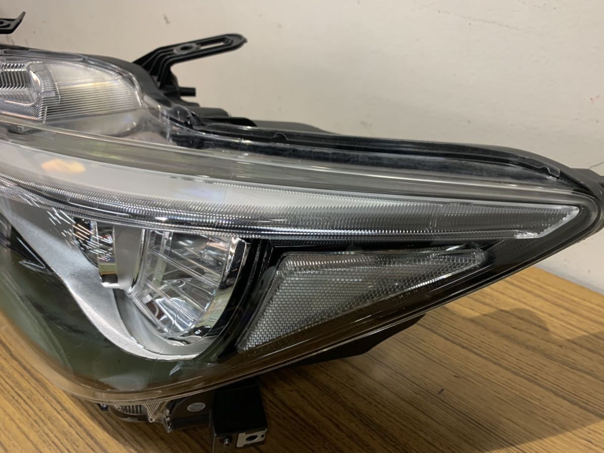 日産スカイラインHV37 ［美品.訳あり］助手席左純正LEDヘッドライト
