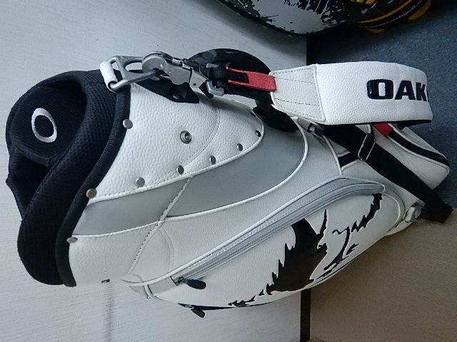  キャディバッグ ＯＡＫＬＥＹ オークリー ＳＫＵＬＬ 92182JP ホワイトブラック(その他)｜売買されたオークション情報、yahooの商品情報をアーカイブ公開 - オークファン キャディバッグ