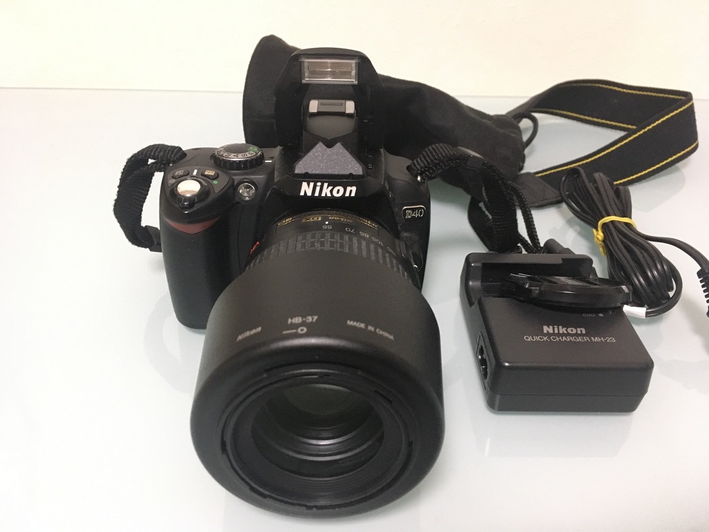 驚きの破格値，100%新品 Nikon ニコンD40 デジタル一眼レフカメラ レンズキット レンズ望遠55-200mm 赤VR ジャンク(ニコン)｜売買されたオークション情報、yahooの商品情報をアーカイブ公開 - オークファン ニコン