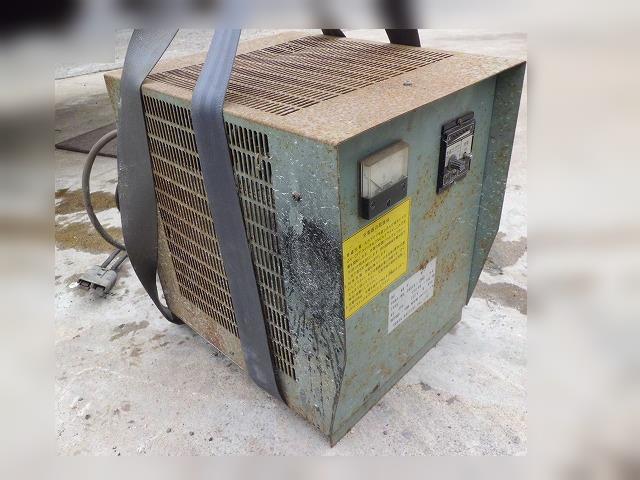 ユアサ リフト用充電器 ZTC48 used ＊KS65
