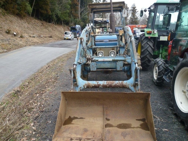 埼玉発 FORD フォード 4610 HPL-4AD キャノピー トラクター 600h フロントローダー アタッチメント 農家 農機具 60馬力 直 T4502762