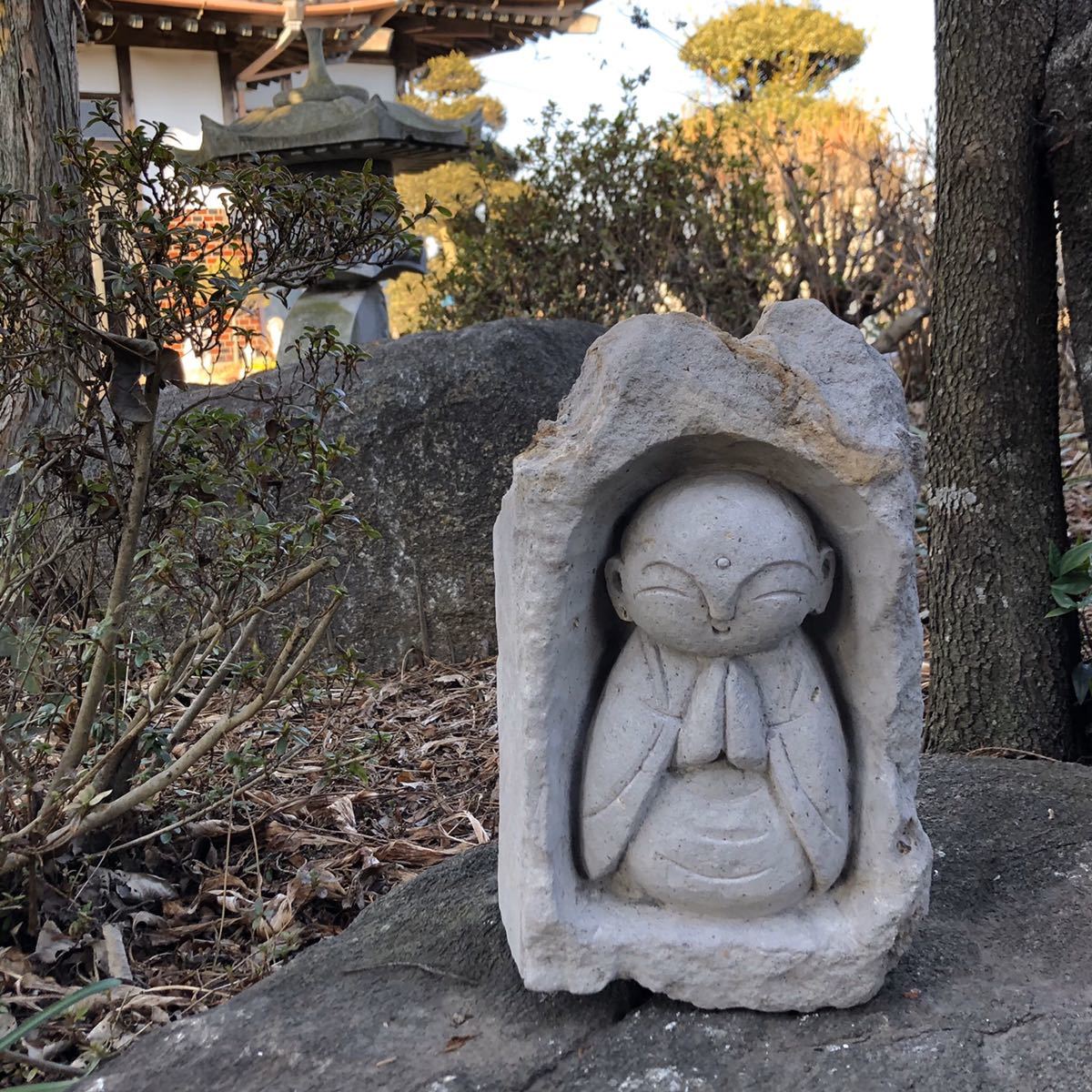 14．合掌地蔵 。それぞれの民間 お墓でよく見るお地蔵さまと観音さま 