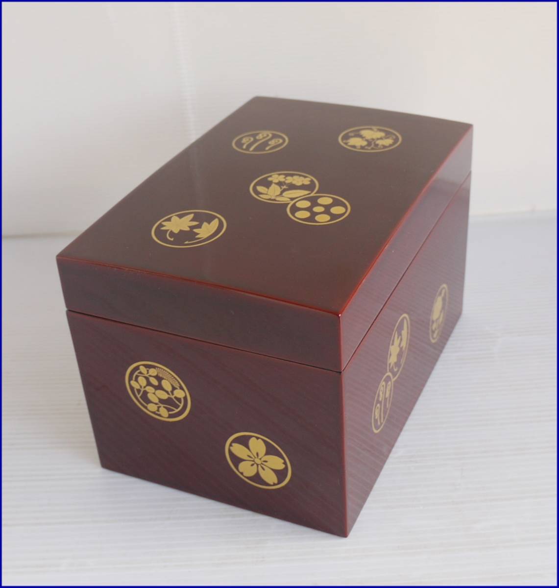 茶道具 茶箱 利休茶箱 四季草花丸紋蒔絵 木製 溜塗 未使用