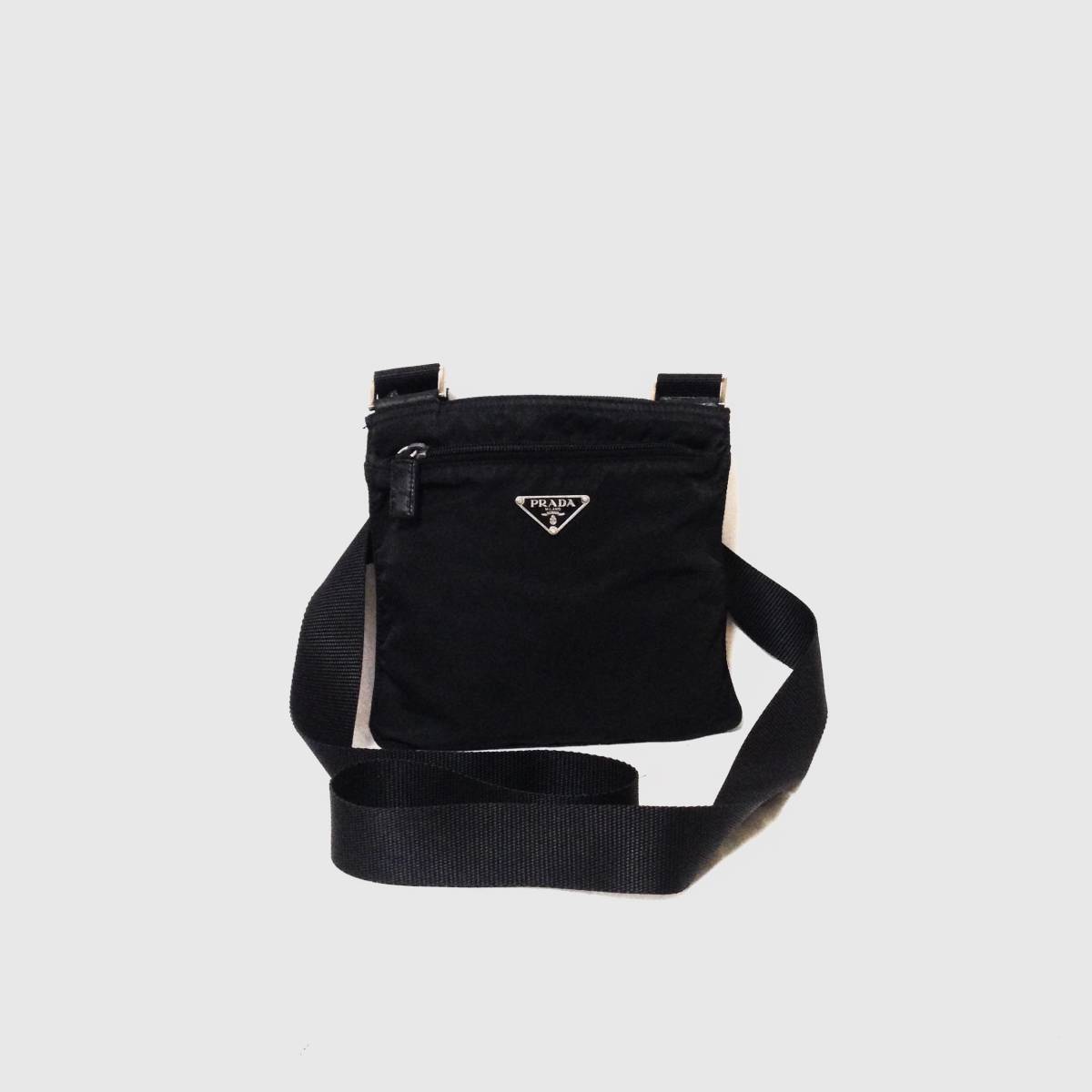 プラダ ショルダーバッグ 斜め掛け PRADA 中古良品PRADA 黒 ナイロン 