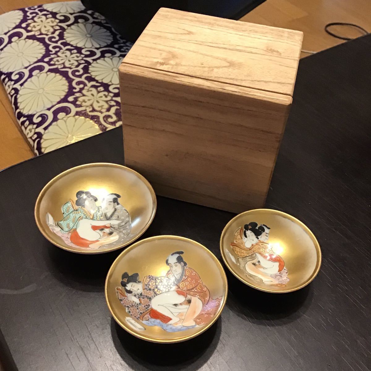 九谷焼 金彩 春画 盃 酒器 ぐい呑 お猪口 浮世絵 枕絵 美術品