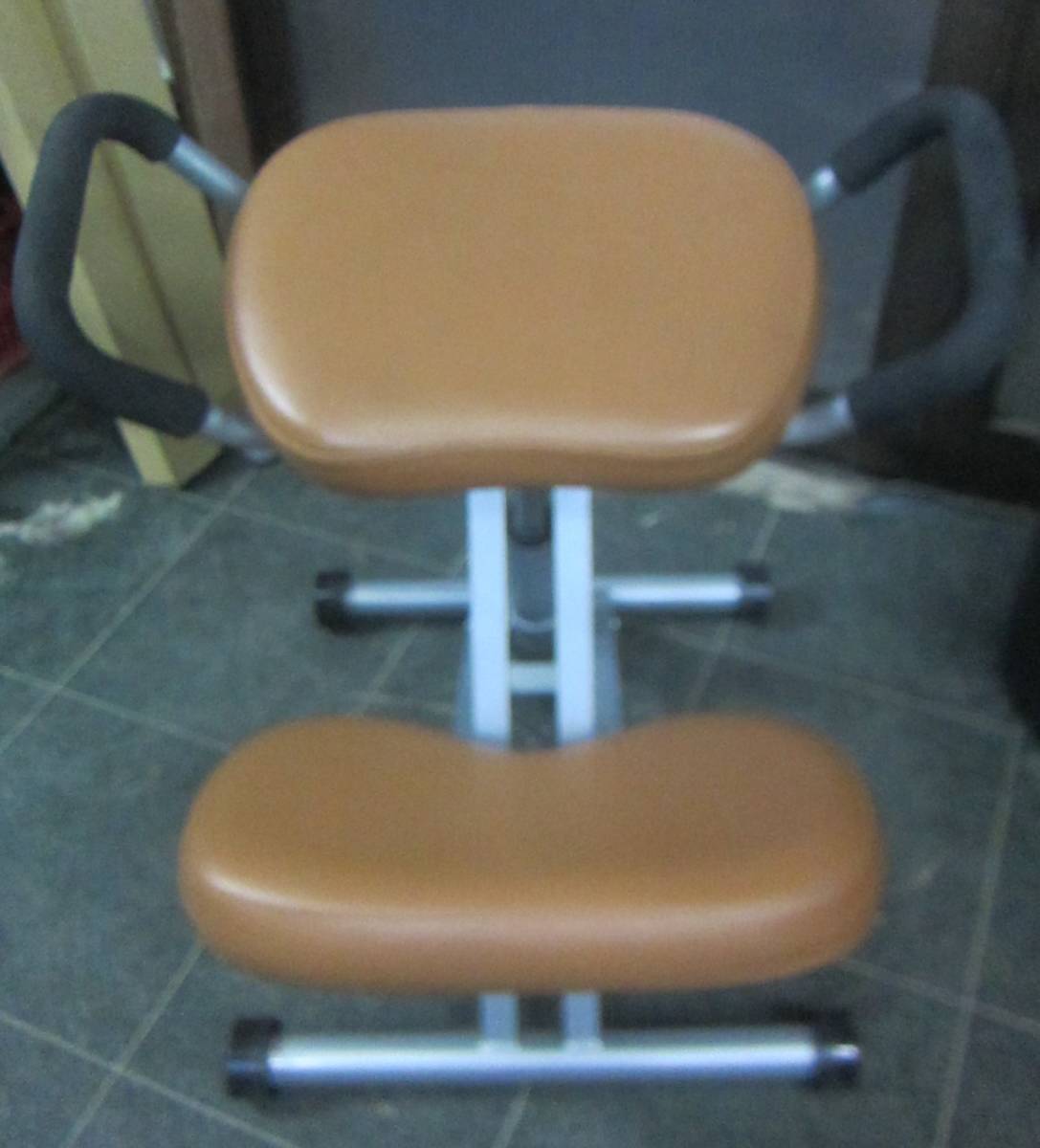 バランスチェア バランスイージー STOKKE バランスラボ &frasl; サカモトハウス ○ ネットショッピング - Variable 中古オフィス家具なら 中古品 0 ミーティングチェア 中古家具・ユーズド家具買取 中古の通販