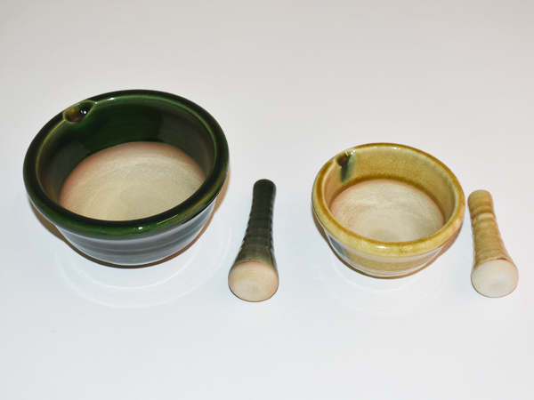 【大得価，限定SALE】 めぐみ鉢 溝のないすり鉢 大小２個セット 陶磁器 日本製 スリコギ付 料理を楽しく お手入れ簡単 電子レンジ１使用可 ZTA(小鉢)｜売買されたオークション情報、yahooの商品情報をアーカイブ公 鉢