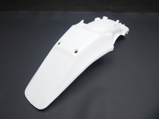 割れ無!CRM250AR.MD32.純正リアフェンダー.リアカウル.刻印KAE .ベース