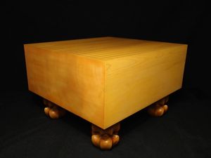 最終価格！宮崎県日向産脚付き碁盤5.5寸　新品未使用品 碁盤のYahoo!オークション(旧ヤフオク!)の相場・価格を見る｜Yahoo