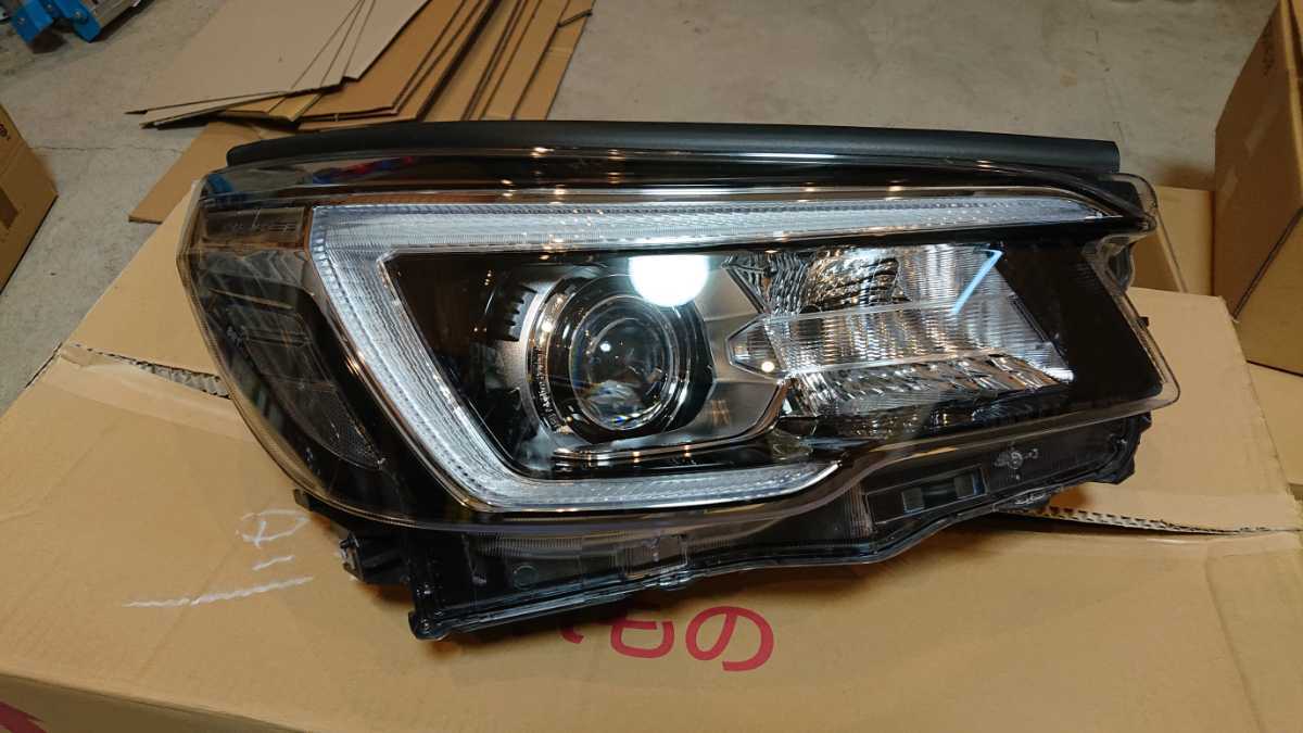 スバル フォレスター SK9 SKE 純正 右ヘッドライト KOITO LED 極美品