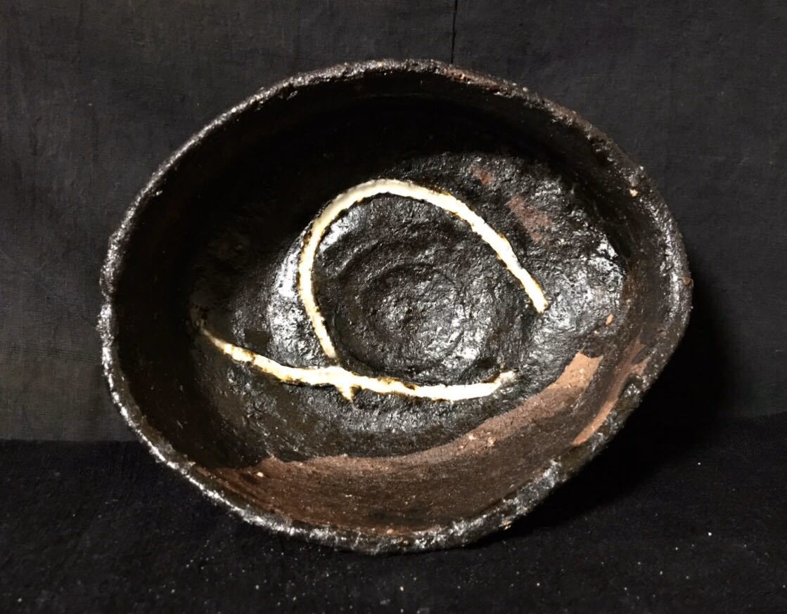 黒織部沓形茶碗 荒赤土 作者不明 検: 桃山時代 古田織部 半泥子 鈴木 