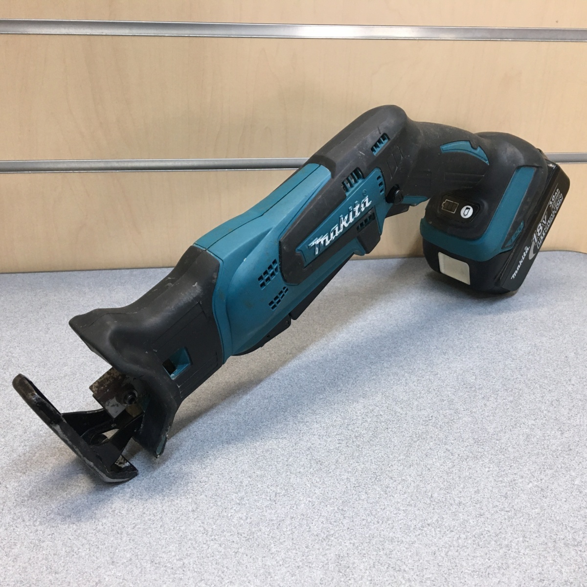 驚きの破格値，豊富な makita マキタ 18V 充電式レシプロソー JR184D 本体のみ バッテリー１個付属(多目的用)｜売買されたオークション情報、yahooの商品情報をアーカイブ公開 - オークファン 多目的用