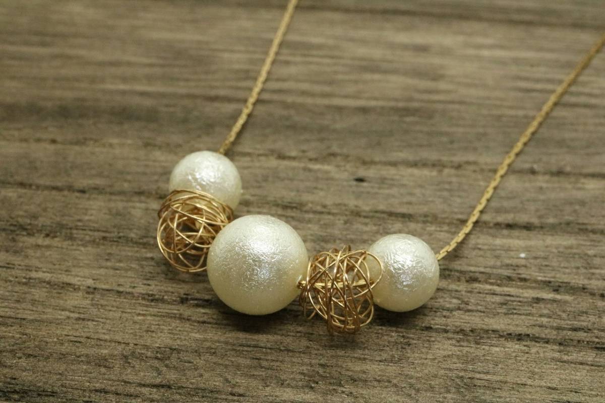 T921 コットンパール風 ビーズ ワイヤーボール ネックレス ゴールドカラー 送料全国一律198円 ネックレス ペンダント 売買されたオークション情報 Yahooの商品情報をアーカイブ公開 オークファン Aucfan Com