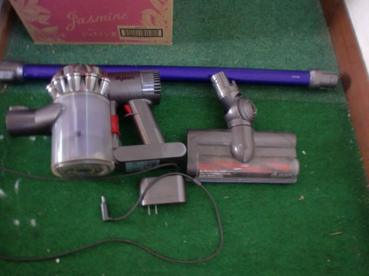 dyson ダイソン コードレスクリーナー DC62 サイクロン掃除機 掃除