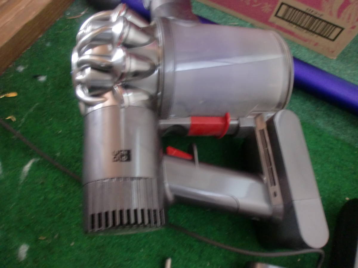 dyson ダイソン コードレスクリーナー DC62 サイクロン掃除機 掃除