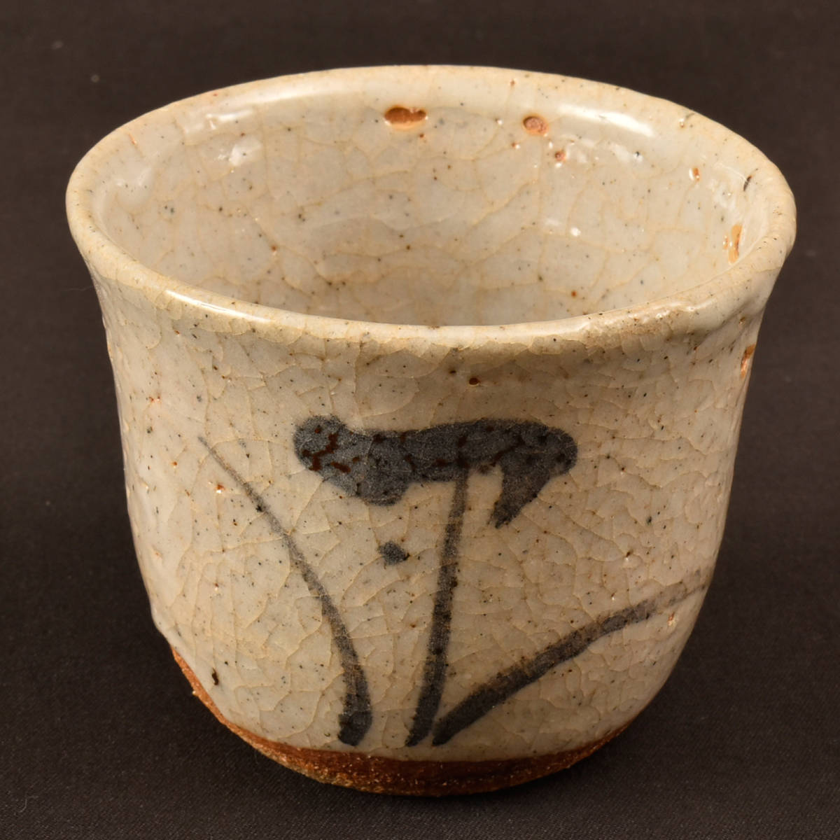 B18471 北大路魯山人 絵唐津酒呑 花文 133g 【公式通販】