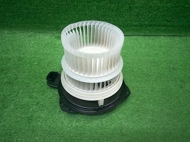 【赤字超特価，送料無料】 プリウス ZVW51 ヒーターモーター 87103-58070 送料サイズ SS(トヨタ用)｜売買されたオークション情報、yahooの商品情報をアーカイブ公開 - オークファン トヨタ用