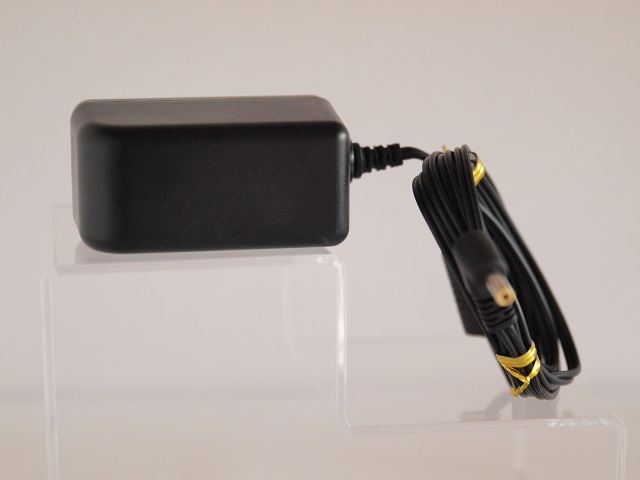 保証付き 完動品 純正 ベネッセ純正充電器 チャレンジパッド チャレンジパッド2専用 Acアダプタ Uvl110 05 5v 2a 管理no Ad 316 変圧器 アダプター 売買されたオークション情報 Yahooの商品情報をアーカイブ公開 オークファン Aucfan Com