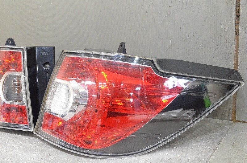 MPV 後期(LV3P) 純正 スタンレー 破損無 取付OK 動作保証 テールランプ 