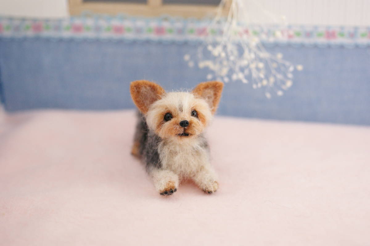 ☆羊毛フェルト☆小さなヨークシャテリア犬☆ハンドメイド☆ドール