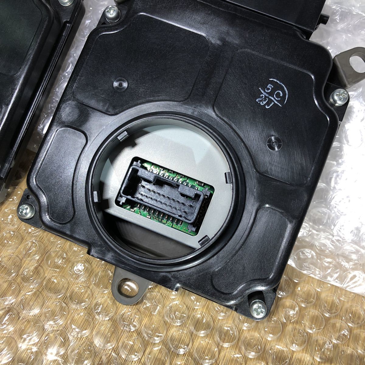 トヨタ C-HR 中古右ヘッドライトASSY コンピューター付き-ミッフィ様
