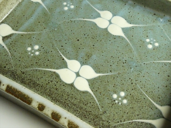 益子焼 白掛梅文角皿 未使用品 | coshiki 「神谷正一」