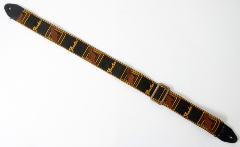 低価，人気セール p810 Fender フェンダー Monogram Strap ギターストラップ ビンテージ品(ストラップ)｜売買されたオークション情報、yahooの商品情報をアーカイブ公開 - オークファン ストラップ