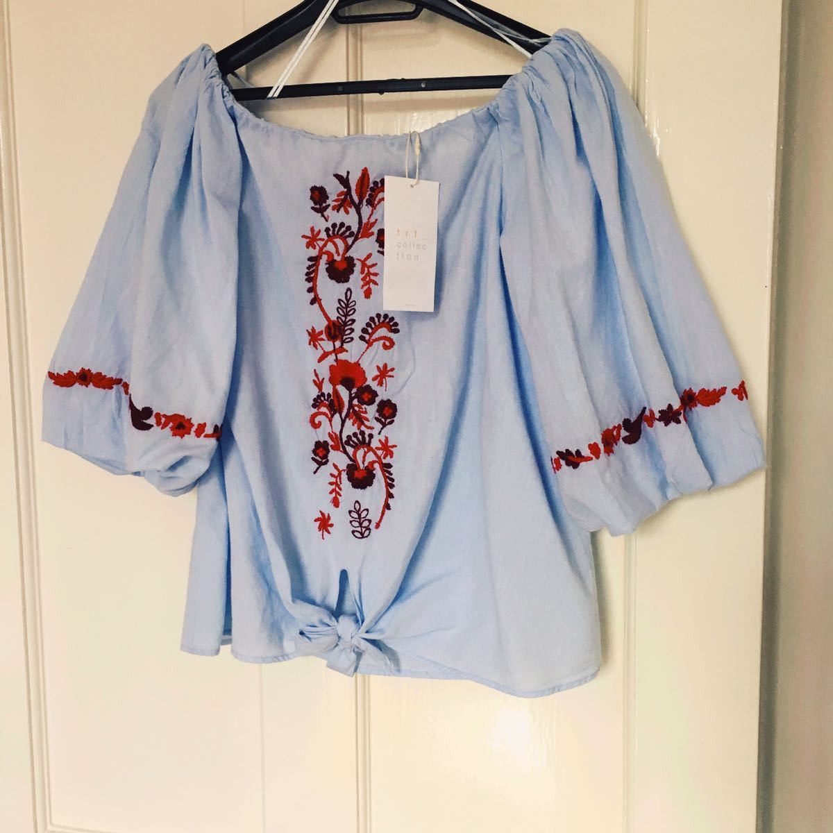 処分sale!新品タグ付☆ZARAザラ☆エンブロイダリー刺繍入りオフショル  