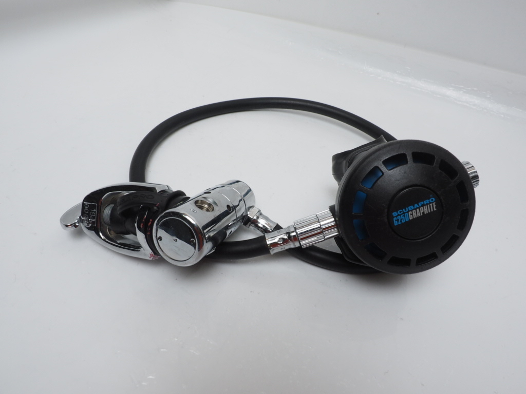  1円 同梱不可 SCUBAPRO スキューバプロ G250 GRAPHITE レギュレター 42144(レギュレータ)｜売買されたオークション情報、yahooの商品情報をアーカイブ公開 - オークファン レギュレータ