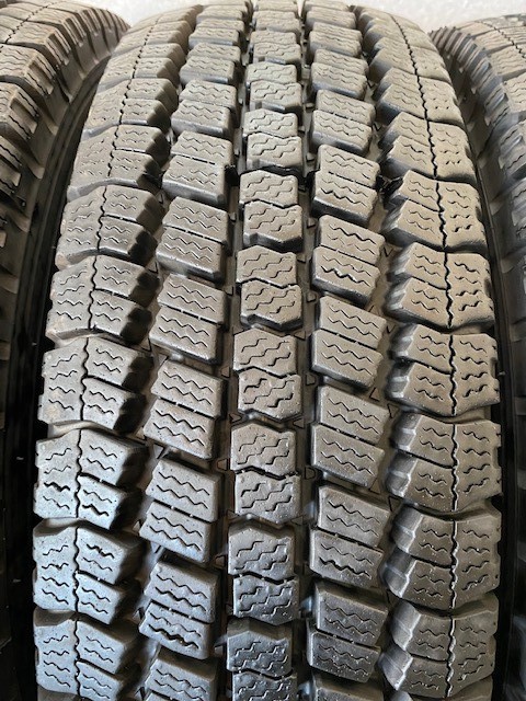 優れた価格 205/65R16 109/107L LT スタッドレスタイヤ TOYO DELVEX
