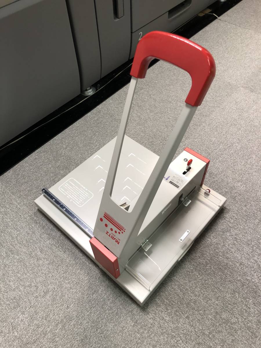A4対応 手動ロータリー裁断機 グレー A4対応 手動ロータリー裁断機 グレー コンパクト断裁機 裁断機 大型