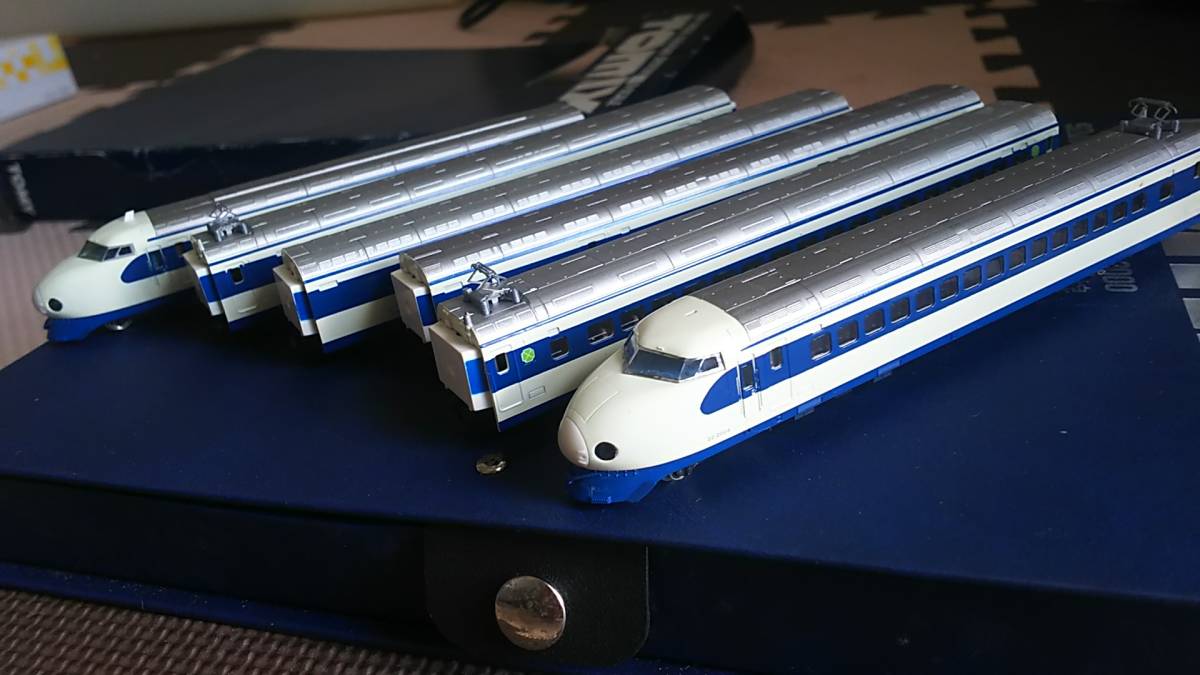 Tomix nゲージ2000系 JR TOMIX 阪急電鉄 モケイテツ 新2000系（宝塚線・第1編成）基本セット｜製品情報｜製品検索 Nｹﾞｰｼﾞ