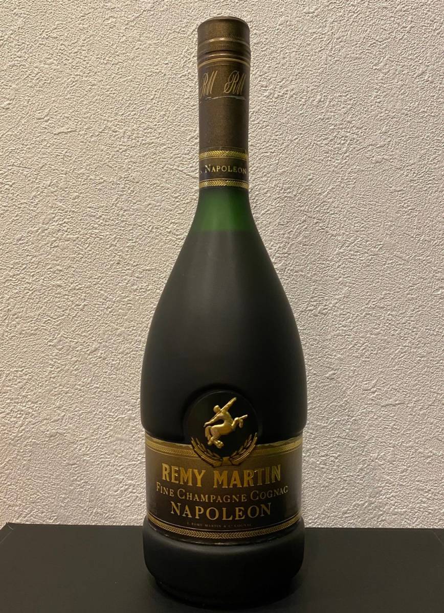 【1256】レミーマルタン　ナポレオン　REMY MARTIN NAPOLEON 700ml　洋酒　古酒 レミーマルタン ナポレオン MARTIN 食品・飲料・酒 レミーマルタン特級古酒 ファイン