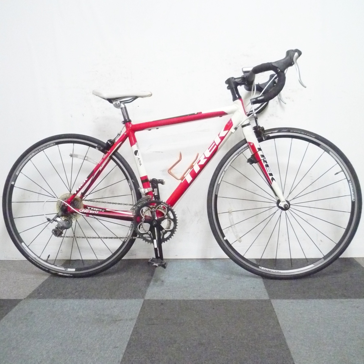 【本物保証，安い】 ロードバイク TREK ONEシリーズ 1.2 2&times;9 700&times;23C ALPHA 100 アルミフレーム シマノSORA TIAGRA トレック(520mm～)｜売買されたオークション情報、yahooの商品情報をアーカイブ公開 - オークファン 520mm～